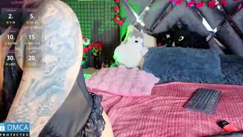 Sol  online show from April 14, 8:01 pm