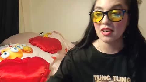 soniapinky online show from November 18, 12:35 am