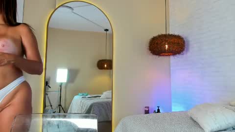 sophi_cooper29 online show from April 8, 9:07 pm