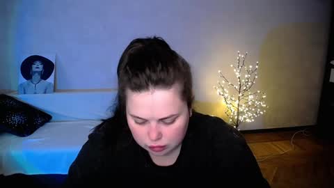 sophia__olsen online show from June 4, 5:46 am