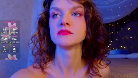 Snapshot of sophia_dreamy chatting on October 13, 2:24 am Sophia online show from October 13, 2:24 am