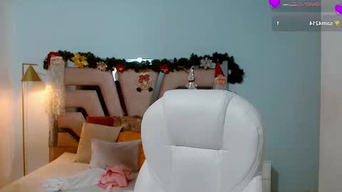 Snapshot of sophia_hadid chatting on December 14, 2:53 pm Sophia online show from December 14, 2:53 pm