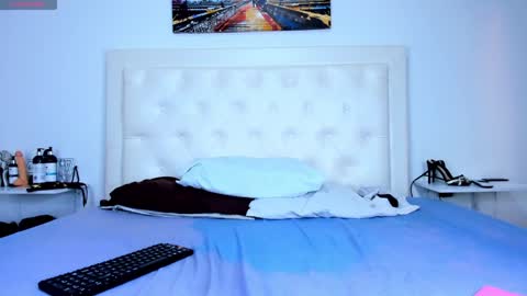 Sophia Harper online show from January 17, 11:59 am