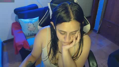 sophiaa_vega_ online show from May 22, 9:49 am