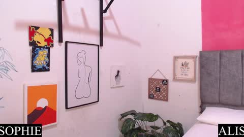 Sophie  Alis online show from February 12, 10:03 am