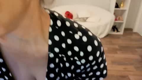 Sophie online show from September 28, 7:06 am