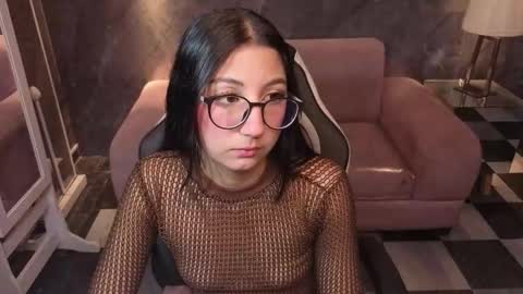 sophie_jones_b online show from March 14, 1:37 pm