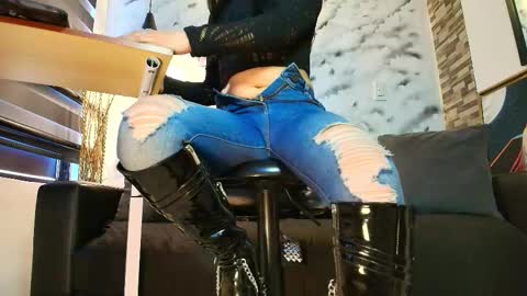 Sophie online show from December 3, 12:50 pm