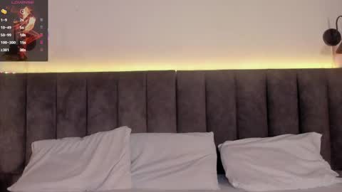 sophie_smith19 online show from September 24, 2:13 pm