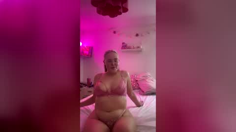 sophiestar00 online show from June 19, 6:14 pm
