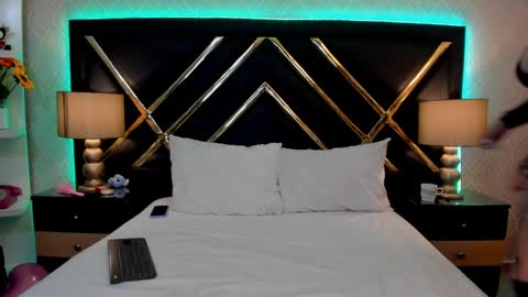 SophieWinslow online show from March 8, 8:35 pm