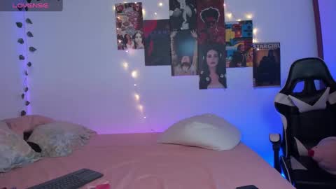 Snapshot of sophiie_parker chatting on January 17, 11:38 am Sophie online show from January 17, 11:38 am