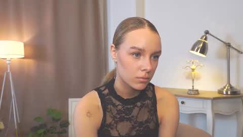 Anna online show from February 9, 1:04 pm