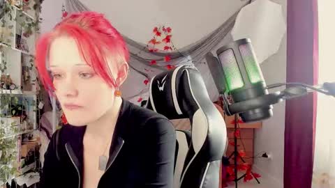 Snapshot of sova_energy chatting on October 14, 10:18 am Leah online show from October 14, 10:18 am