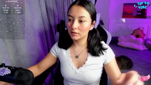 Lili online show from March 8, 11:39 pm