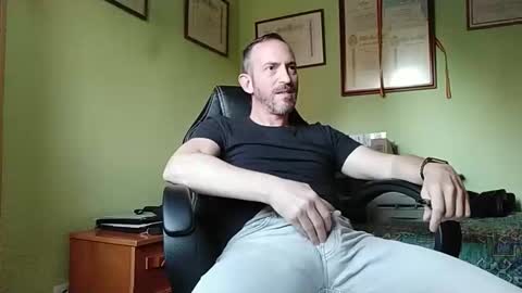 Manu  online show from November 6, 6:22 pm