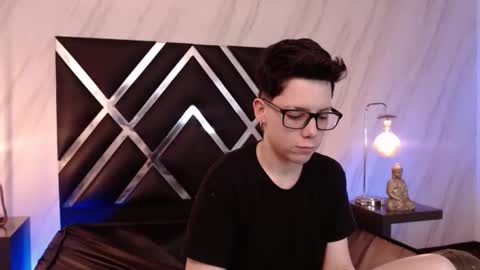 spencerm_ online show from December 15, 11:56 pm