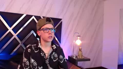 spencerm_ online show from December 18, 10:27 pm