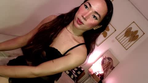 Snapshot of spicy_kinky chatting on February 27, 5:18 am Alora online show from February 27, 5:18 am