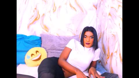 spicybarbie4u online show from April 19, 6:10 pm