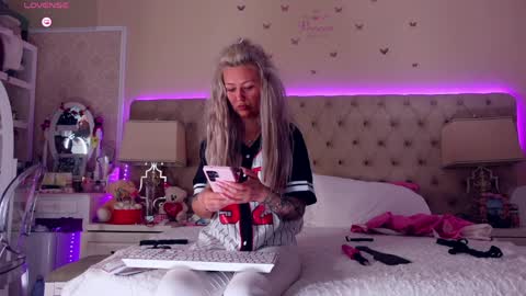 Alicia online show from March 30, 10:37 am