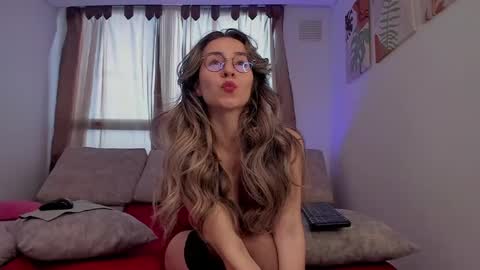 Snapshot of ssara_miranda chatting on February 14, 10:04 pm Sara Miranda online show from February 14, 10:04 pm
