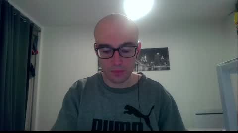 Snapshot of ssenzo chatting on February 11, 8:05 am ssenzo online show from February 11, 8:05 am
