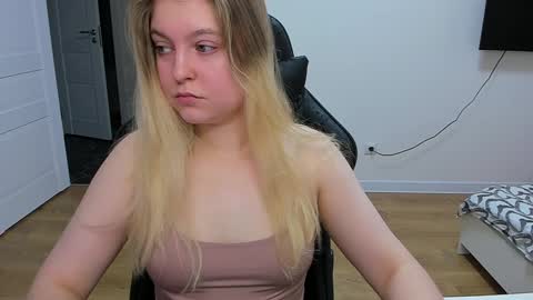 Stacy  online show from January 8, 9:53 am