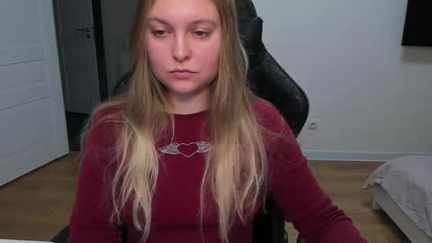 Stacy  online show from December 17, 3:30 pm