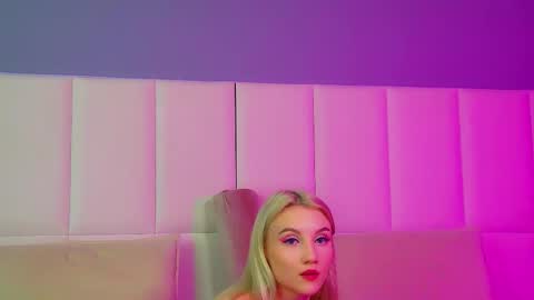 StacyEvances online show from September 21, 6:01 pm