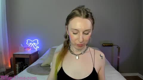 Star  Deluge  online show from March 25, 8:37 pm