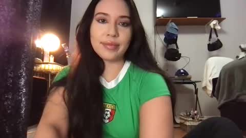 starlitdreams777 online show from February 25, 3:20 am