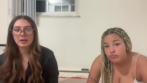 Snapshot of starqueenieee chatting on September 21, 2:15 am starqueenieee online show from September 21, 2:15 am