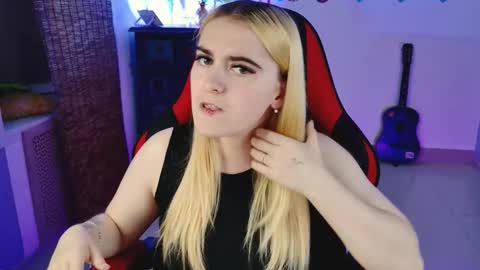 stef_nicks online show from September 20, 9:34 am