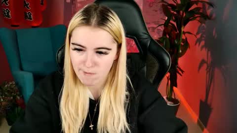 stef_nicks online show from October 5, 9:50 am