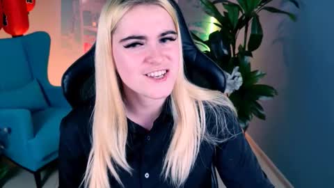 stef_nicks online show from September 19, 9:13 am