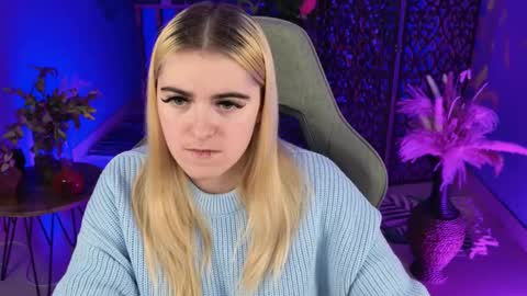 stef_nicks online show from September 30, 10:04 am