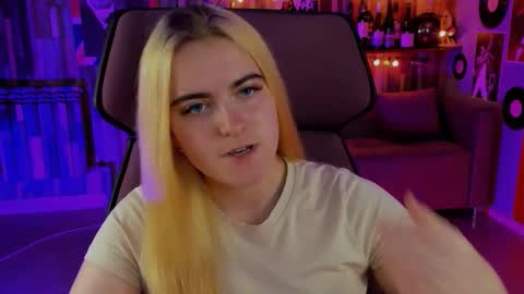 stef_nicks online show from September 11, 9:21 am