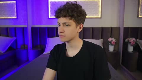 Esrefan online show from April 15, 8:09 pm