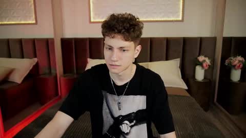 Esrefan online show from March 11, 8:45 pm