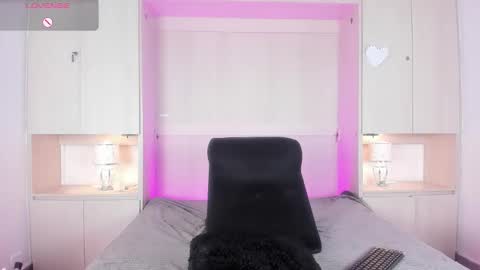 stefannyevans_ online show from March 28, 2:07 pm