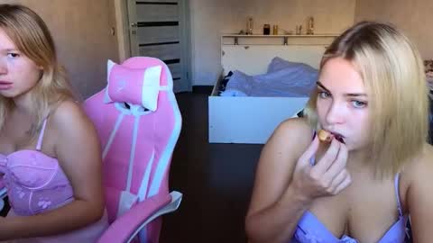 Stefany and Bettany online show from October 8, 1:39 pm