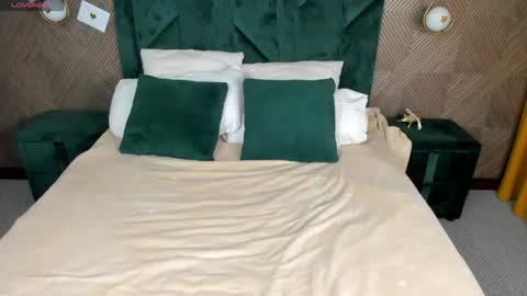 Stella Leee online show from April 12, 11:31 pm