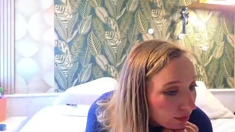 StellaFlowerPower online show from May 7, 11:06 am