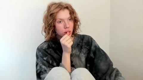 S T E L L A online show from October 2, 9:08 am