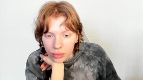 S T E L L A online show from February 6, 8:29 am