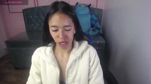 Stephania online show from March 3, 1:34 pm