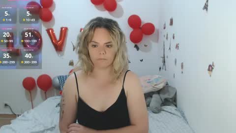 Stephanie   online show from May 12, 10:24 am