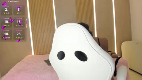 Stephany online show from March 3, 8:49 pm