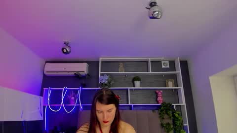 Stephie online show from February 24, 7:00 am